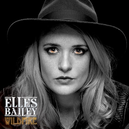 Elles Bailey kündigt ihr Debütalbum ‚Wildfire‘ für den 01.09.