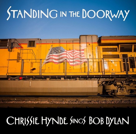 News: „Standing In The Doorway: Chrissie Hynde sings Bob Dylan“ erscheint am 21.05. digital und am 20. August auf CD und Vinyl